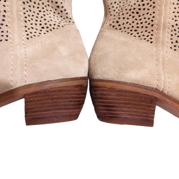 BCBG Suede Western Style Boots Cream/Taupe Cutout Cowboy Boots size 6.5 - Picture 8 of 11